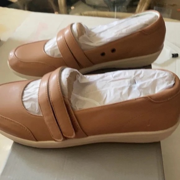 Vionic 10W dress shoes New in Box - Picture 4 of 5